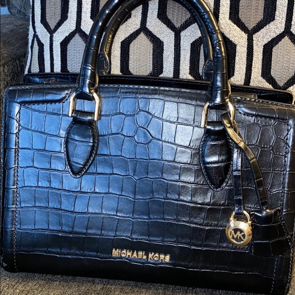 Michael Kors Zoe med croc-embossed satchel. - Picture 4 of 7